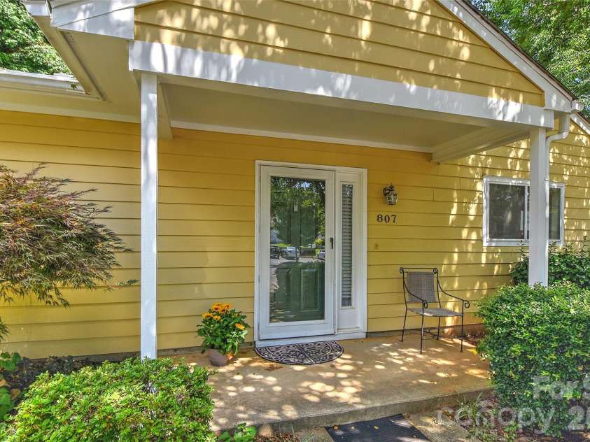 807 Sardis Cove Drive, Charlotte, NC 28270.  MLS# CAR4398749, YatesRealty ID 34619. 