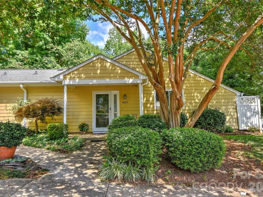 807 Sardis Cove Drive, Charlotte, NC 28270.  MLS# CAR4398749, YatesRealty ID 34619. 