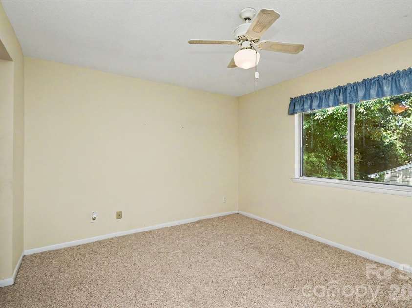 807 Sardis Cove Drive, Charlotte, NC 28270.  MLS# CAR4398749, YatesRealty ID 34619. 