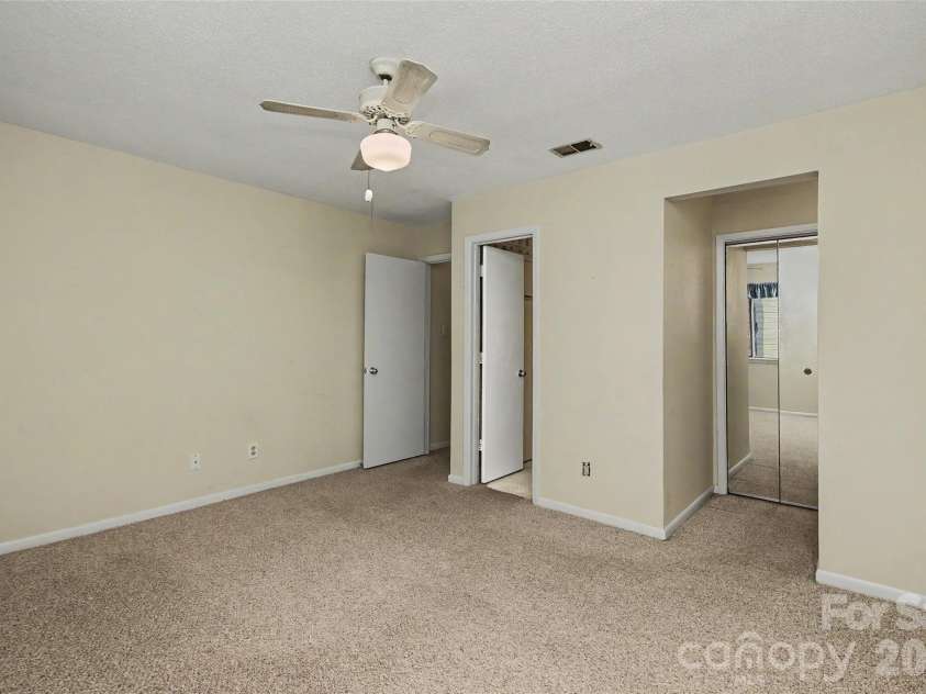 807 Sardis Cove Drive, Charlotte, NC 28270.  MLS# CAR4398749, YatesRealty ID 34619. 