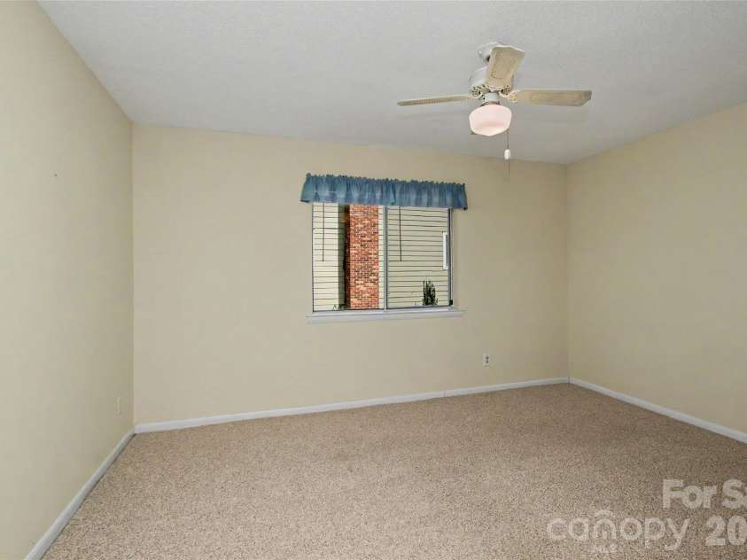 807 Sardis Cove Drive, Charlotte, NC 28270.  MLS# CAR4398749, YatesRealty ID 34619. 