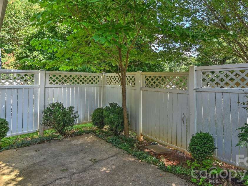 807 Sardis Cove Drive, Charlotte, NC 28270.  MLS# CAR4398749, YatesRealty ID 34619. 