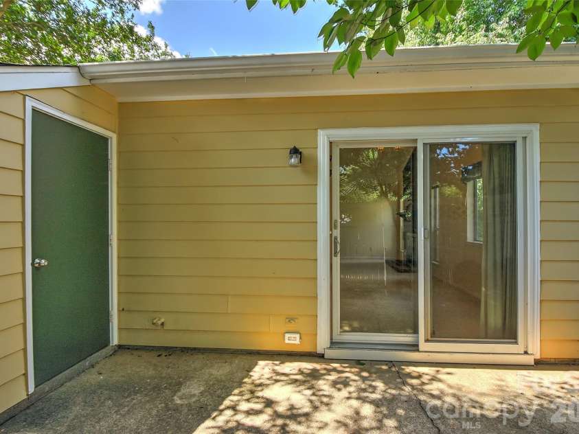 807 Sardis Cove Drive, Charlotte, NC 28270.  MLS# CAR4398749, YatesRealty ID 34619. 