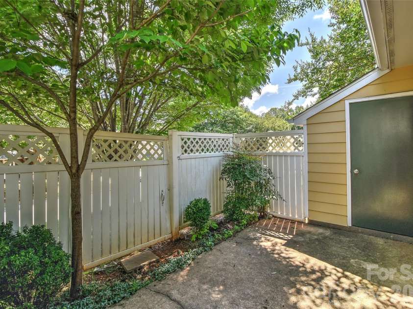 807 Sardis Cove Drive, Charlotte, NC 28270.  MLS# CAR4398749, YatesRealty ID 34619. 