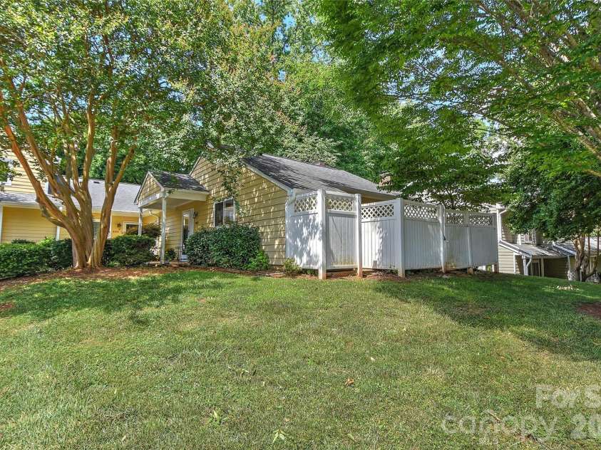 807 Sardis Cove Drive, Charlotte, NC 28270.  MLS# CAR4398749, YatesRealty ID 34619. 