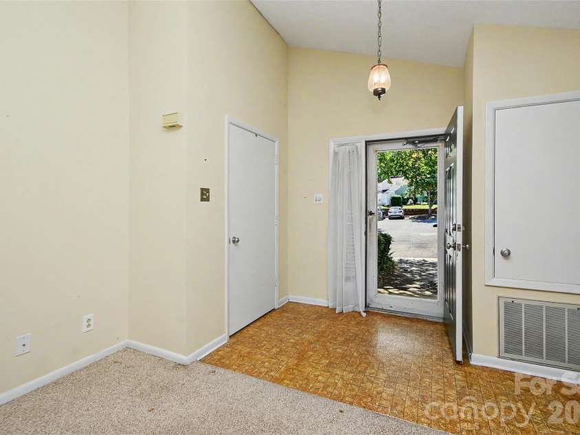 807 Sardis Cove Drive, Charlotte, NC 28270.  MLS# CAR4398749, YatesRealty ID 34619. 