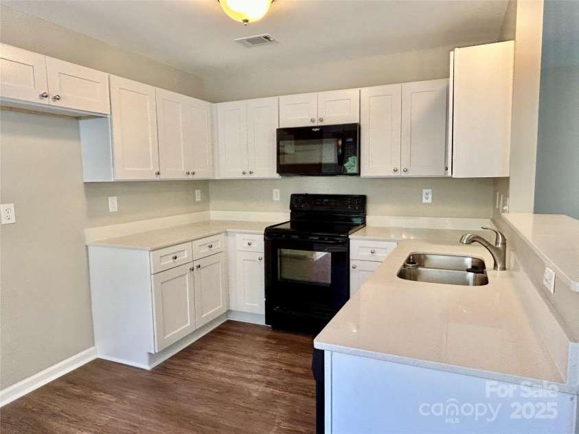 1516 Gordon Walters Drive, Charlotte, NC 28213.  MLS# CAR4273029, YatesRealty ID 34621. 
