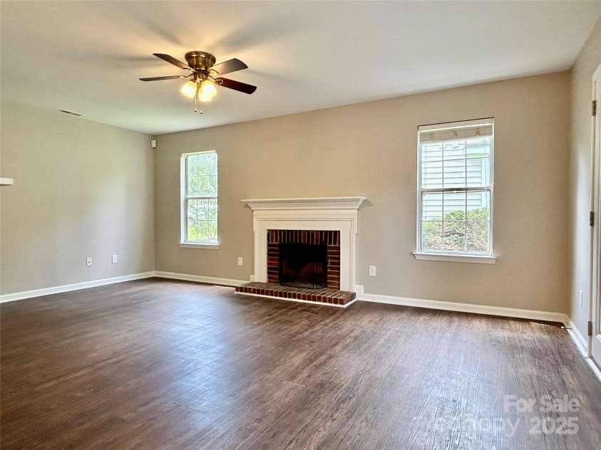 1516 Gordon Walters Drive, Charlotte, NC 28213.  MLS# CAR4273029, YatesRealty ID 34621. 