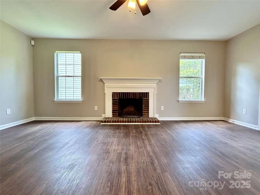 1516 Gordon Walters Drive, Charlotte, NC 28213.  MLS# CAR4273029, YatesRealty ID 34621. 