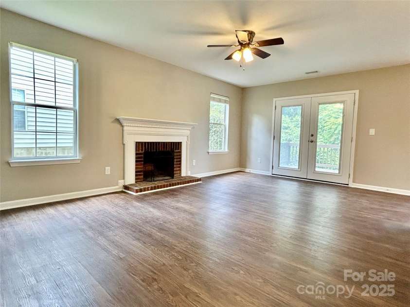 1516 Gordon Walters Drive, Charlotte, NC 28213.  MLS# CAR4273029, YatesRealty ID 34621. 