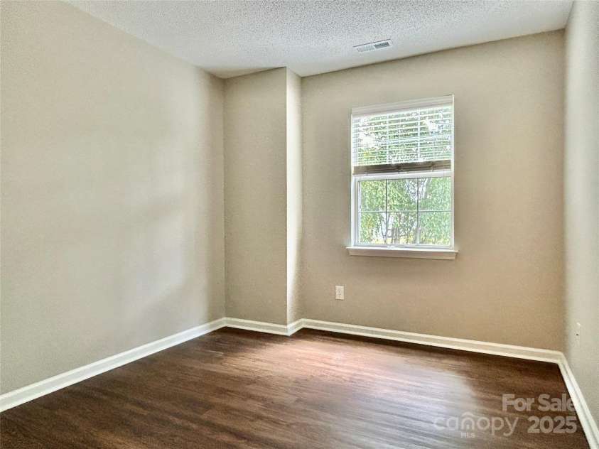 1516 Gordon Walters Drive, Charlotte, NC 28213.  MLS# CAR4273029, YatesRealty ID 34621. 