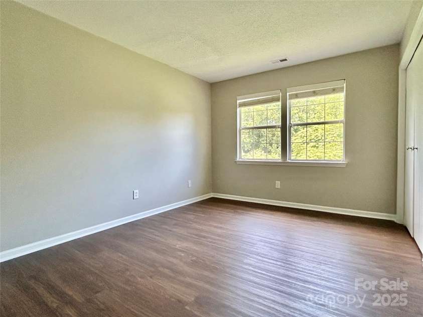 1516 Gordon Walters Drive, Charlotte, NC 28213.  MLS# CAR4273029, YatesRealty ID 34621. 