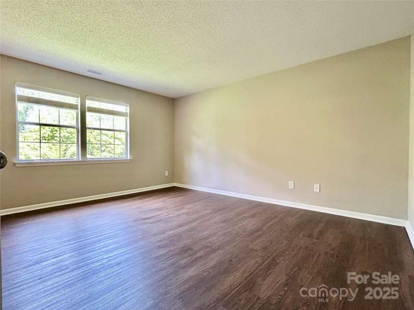 1516 Gordon Walters Drive, Charlotte, NC 28213.  MLS# CAR4273029, YatesRealty ID 34621. 
