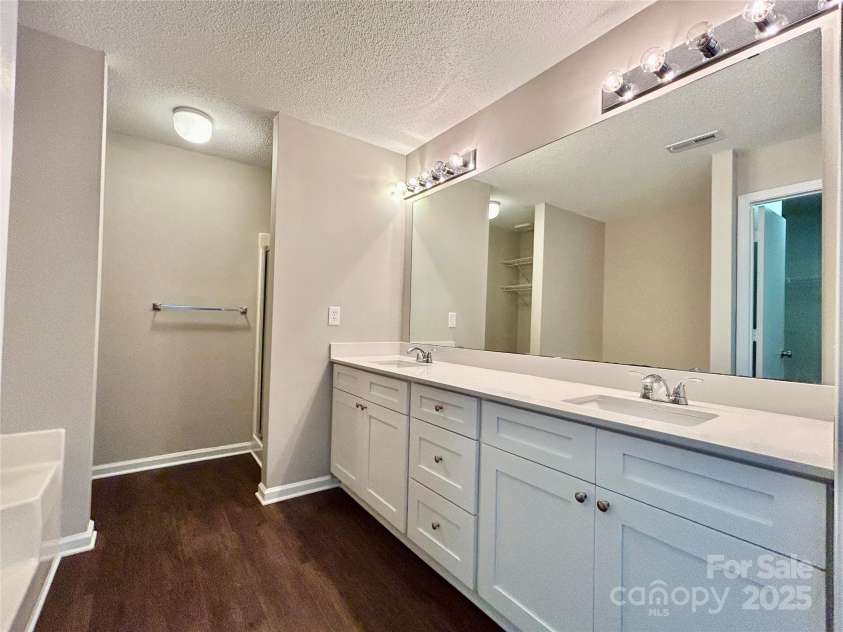 1516 Gordon Walters Drive, Charlotte, NC 28213.  MLS# CAR4273029, YatesRealty ID 34621. 