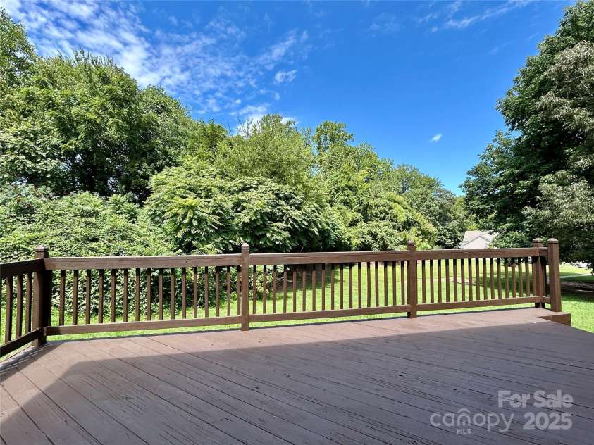 1516 Gordon Walters Drive, Charlotte, NC 28213.  MLS# CAR4273029, YatesRealty ID 34621. 