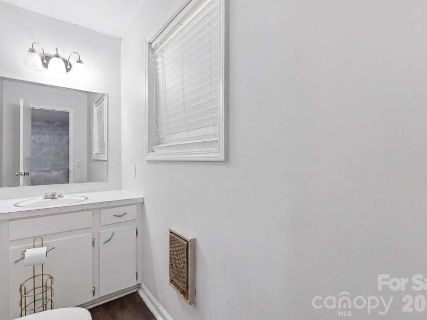 304 Shady Lane, Norwood, NC 28128.  MLS# CAR4386240, YatesRealty ID 34622. Half Bath