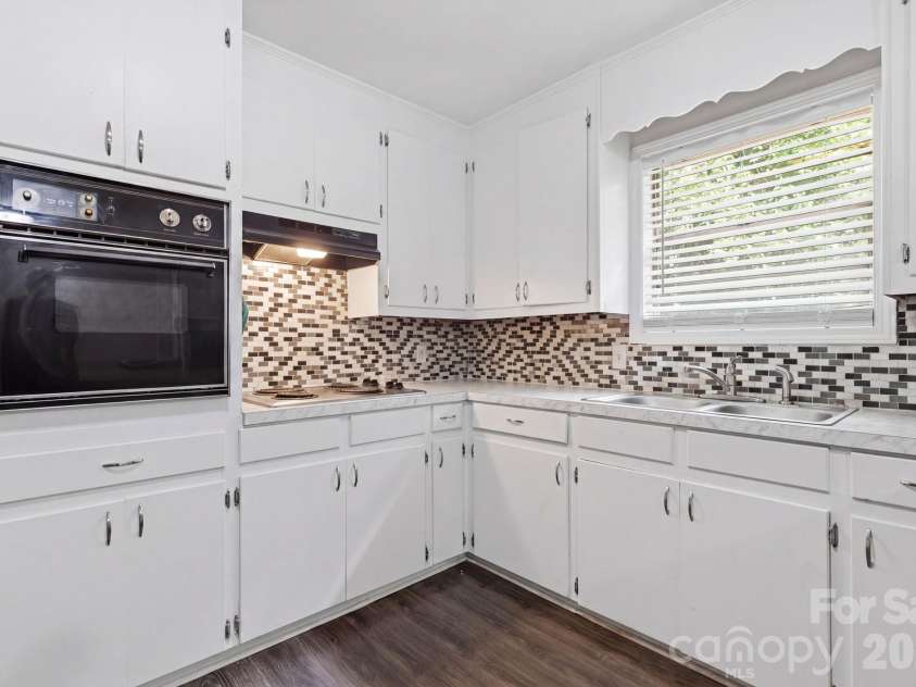 304 Shady Lane, Norwood, NC 28128.  MLS# CAR4386240, YatesRealty ID 34622. Kitchen
