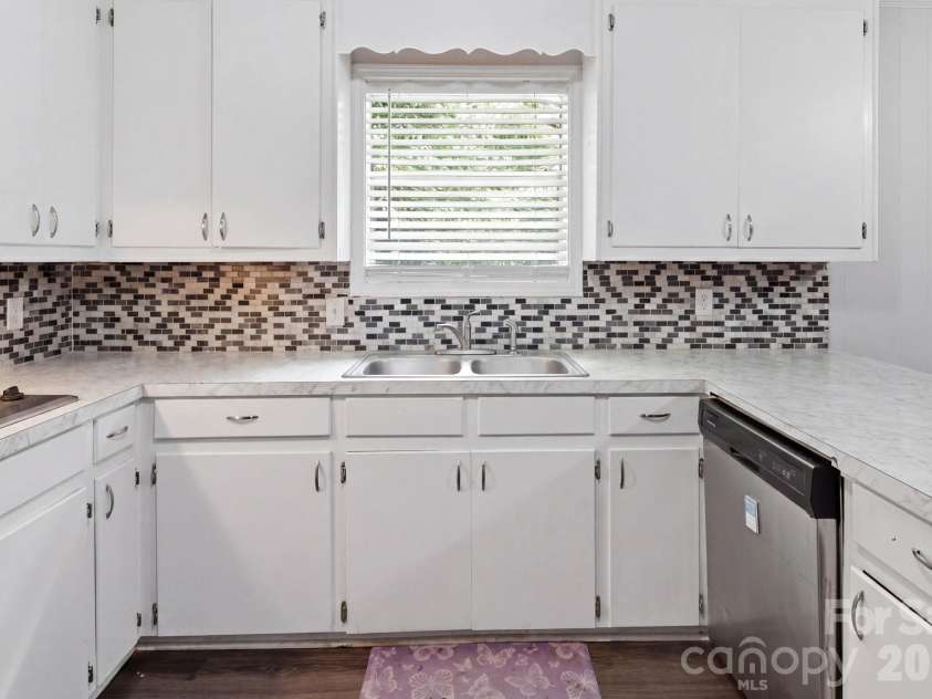 304 Shady Lane, Norwood, NC 28128.  MLS# CAR4386240, YatesRealty ID 34622. Kitchen