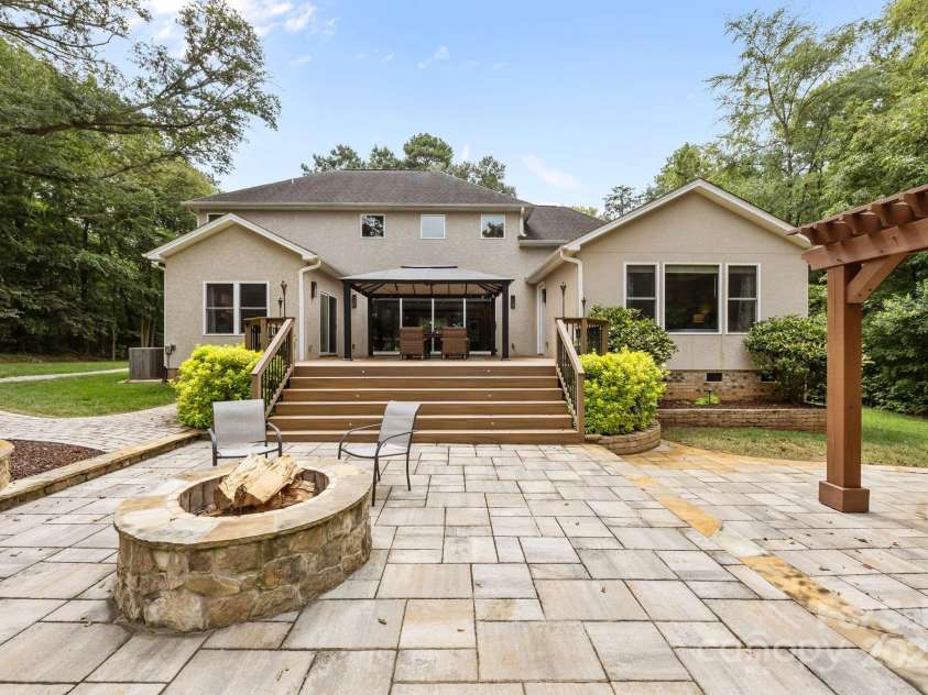 6802 Rock Island Road, Charlotte, NC 28278.  MLS# CAR4289658, YatesRealty ID 34622. Back elevation of home