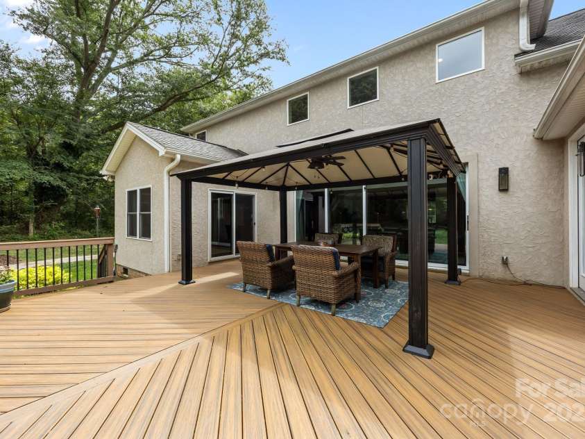 6802 Rock Island Road, Charlotte, NC 28278.  MLS# CAR4289658, YatesRealty ID 34622. Covered deck