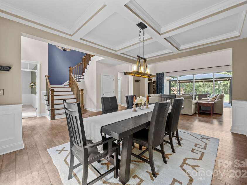 6802 Rock Island Road, Charlotte, NC 28278.  MLS# CAR4289658, YatesRealty ID 34622. Dining room