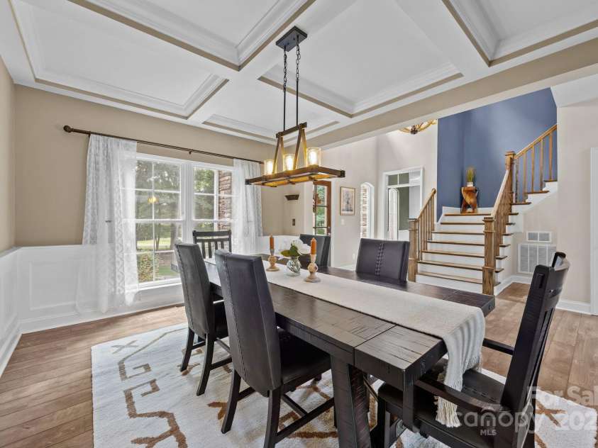 6802 Rock Island Road, Charlotte, NC 28278.  MLS# CAR4289658, YatesRealty ID 34622. Dining room