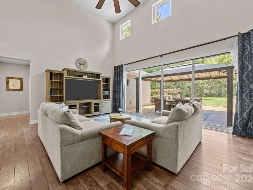 6802 Rock Island Road, Charlotte, NC 28278.  MLS# CAR4289658, YatesRealty ID 34622. Family room
