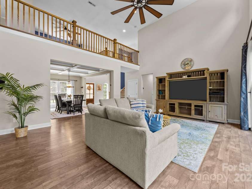 6802 Rock Island Road, Charlotte, NC 28278.  MLS# CAR4289658, YatesRealty ID 34622. Family room
