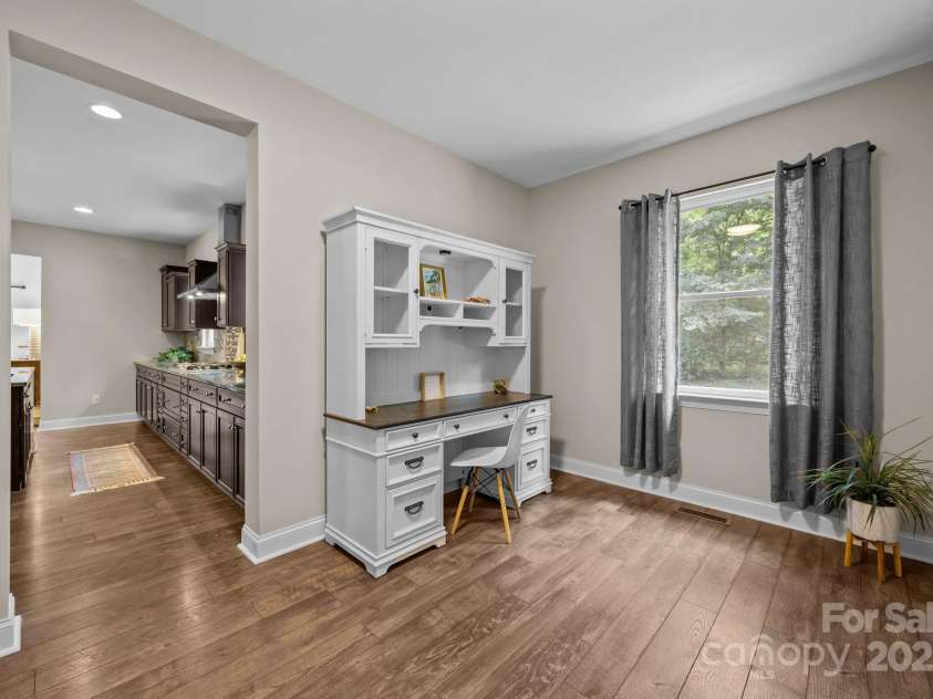 6802 Rock Island Road, Charlotte, NC 28278.  MLS# CAR4289658, YatesRealty ID 34622. Garage entryway/Office/Drop zone