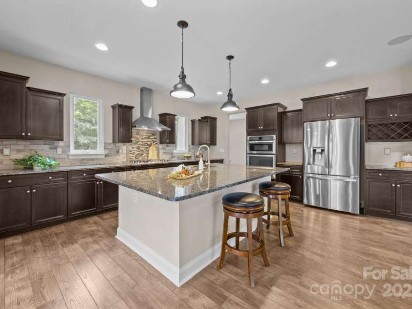6802 Rock Island Road, Charlotte, NC 28278.  MLS# CAR4289658, YatesRealty ID 34622. Kitchen