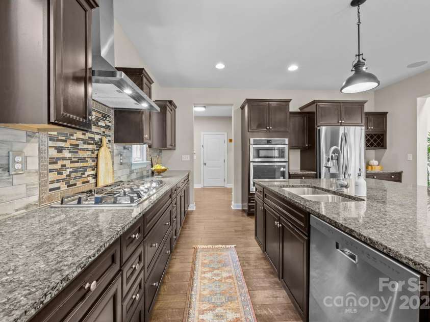6802 Rock Island Road, Charlotte, NC 28278.  MLS# CAR4289658, YatesRealty ID 34622. Kitchen