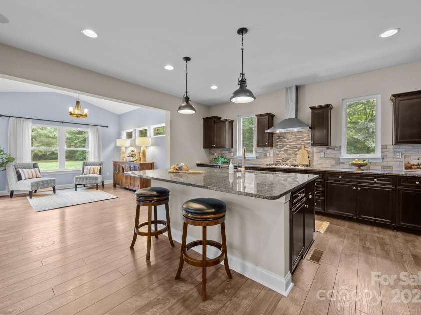 6802 Rock Island Road, Charlotte, NC 28278.  MLS# CAR4289658, YatesRealty ID 34622. Kitchen Island