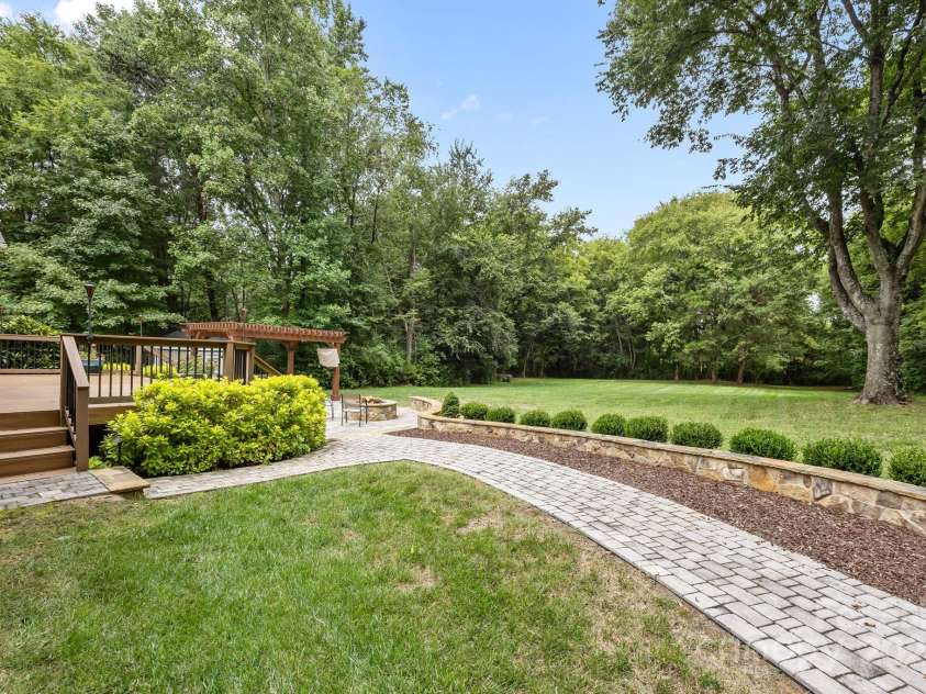 6802 Rock Island Road, Charlotte, NC 28278.  MLS# CAR4289658, YatesRealty ID 34622. Park-like backyard