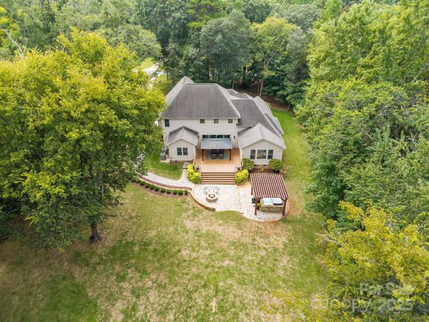 6802 Rock Island Road, Charlotte, NC 28278.  MLS# CAR4289658, YatesRealty ID 34622. Perfect backyard for a pool!