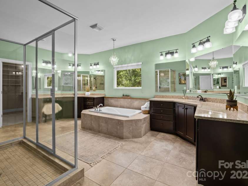 6802 Rock Island Road, Charlotte, NC 28278.  MLS# CAR4289658, YatesRealty ID 34622. Primary bathroom