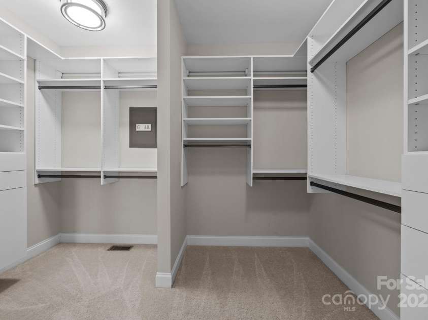 6802 Rock Island Road, Charlotte, NC 28278.  MLS# CAR4289658, YatesRealty ID 34622. Primary closet