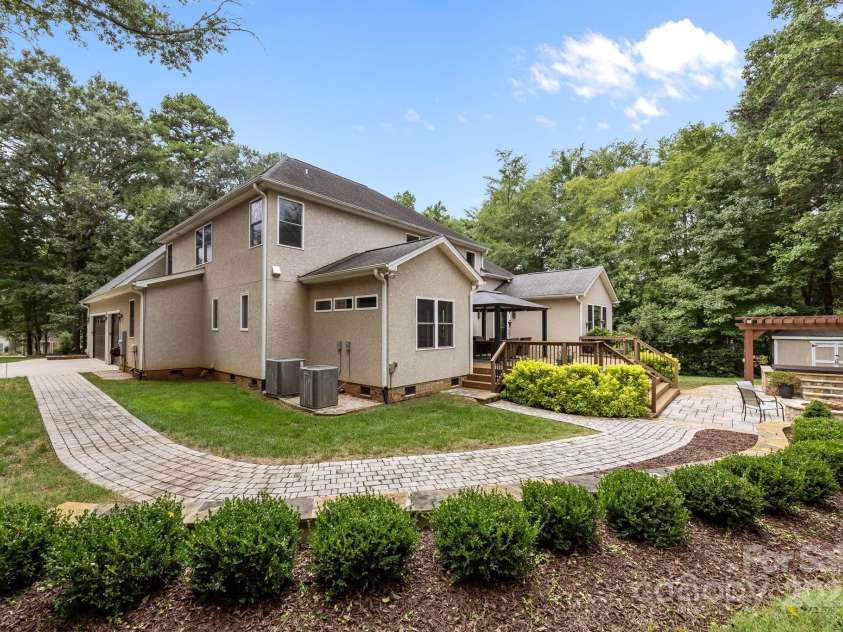 6802 Rock Island Road, Charlotte, NC 28278.  MLS# CAR4289658, YatesRealty ID 34622. Side view