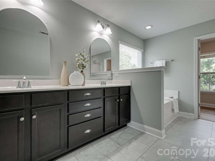576 Becker Avenue, Fort Mill, SC 29715.  MLS# CAR4395279, YatesRealty ID 34623. Primary Bath