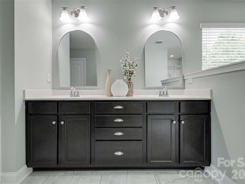576 Becker Avenue, Fort Mill, SC 29715.  MLS# CAR4395279, YatesRealty ID 34623. Primary Bath
