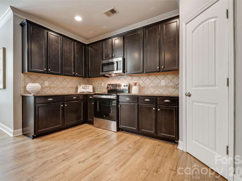 576 Becker Avenue, Fort Mill, SC 29715.  MLS# CAR4430543, YatesRealty ID 34623. Kitchen