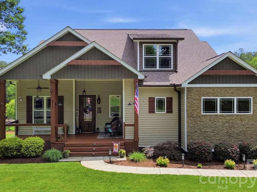 913 Lake Club Drive, Rock Hill, SC 29732.  MLS# CAR4385002, YatesRealty ID 34624. 