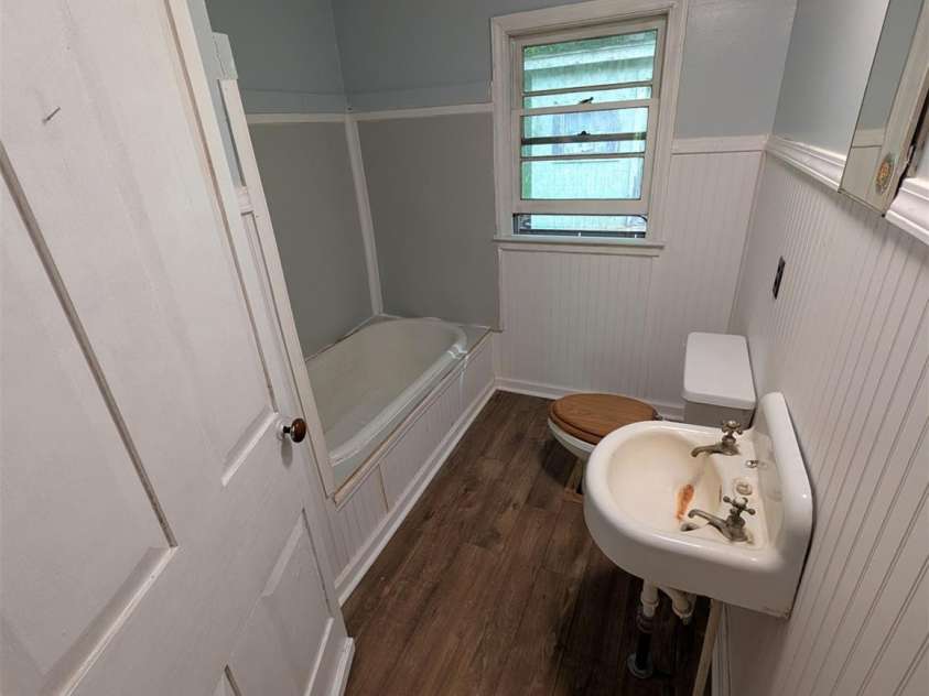 1327 NC 80 Highway, Bakersville, NC 28705.  MLS# CAR4392395, YatesRealty ID 34625. Bathroom main floor