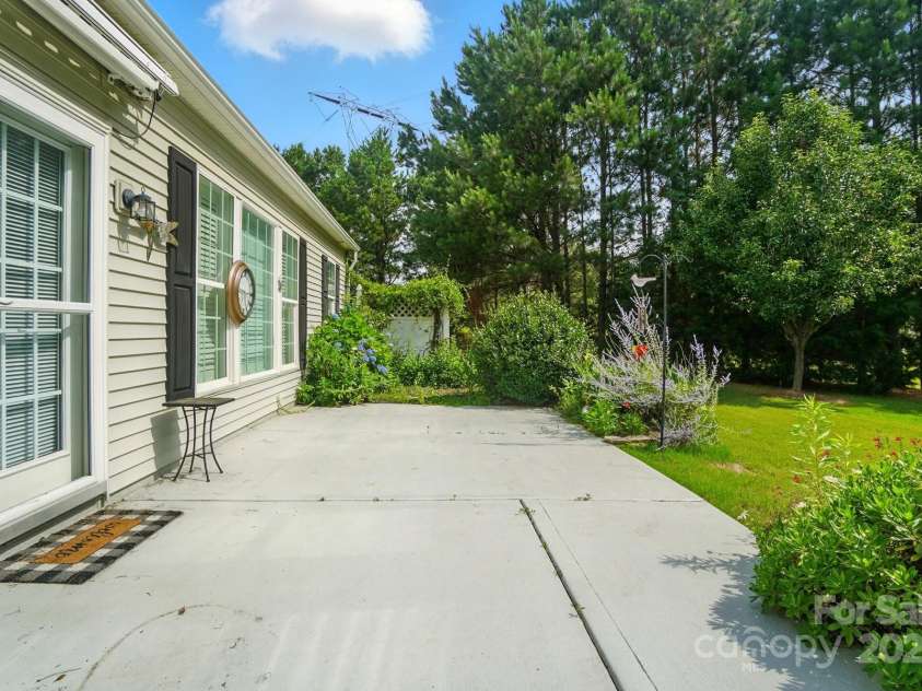 15116 Legend Oaks Court, Fort Mill, SC 29707.  MLS# CAR4267990, YatesRealty ID 34625. 