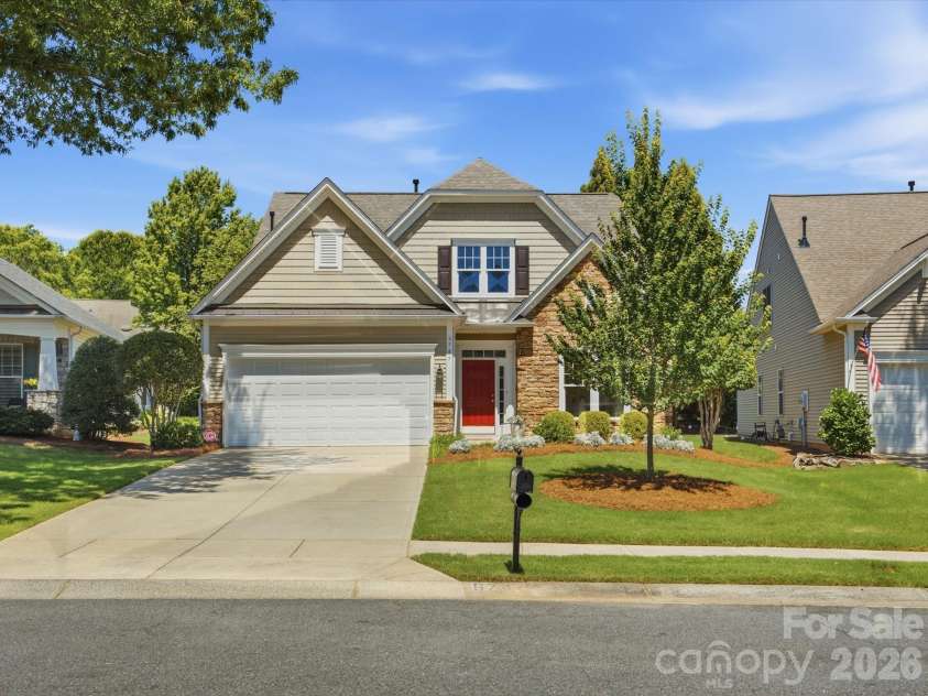 6747 Fieldstone Manor Drive, Matthews, NC 28105.  MLS# CAR4396924, YatesRealty ID 34626. 