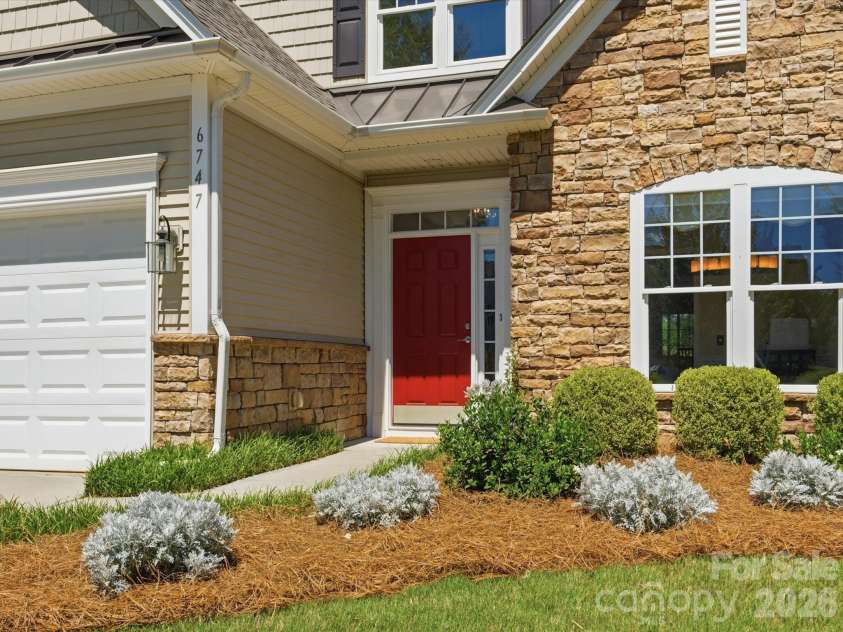 6747 Fieldstone Manor Drive, Matthews, NC 28105.  MLS# CAR4396924, YatesRealty ID 34626. 