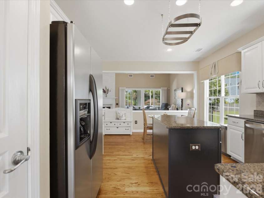 6747 Fieldstone Manor Drive, Matthews, NC 28105.  MLS# CAR4396924, YatesRealty ID 34626. 