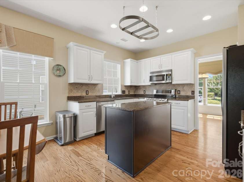 6747 Fieldstone Manor Drive, Matthews, NC 28105.  MLS# CAR4396924, YatesRealty ID 34626. 