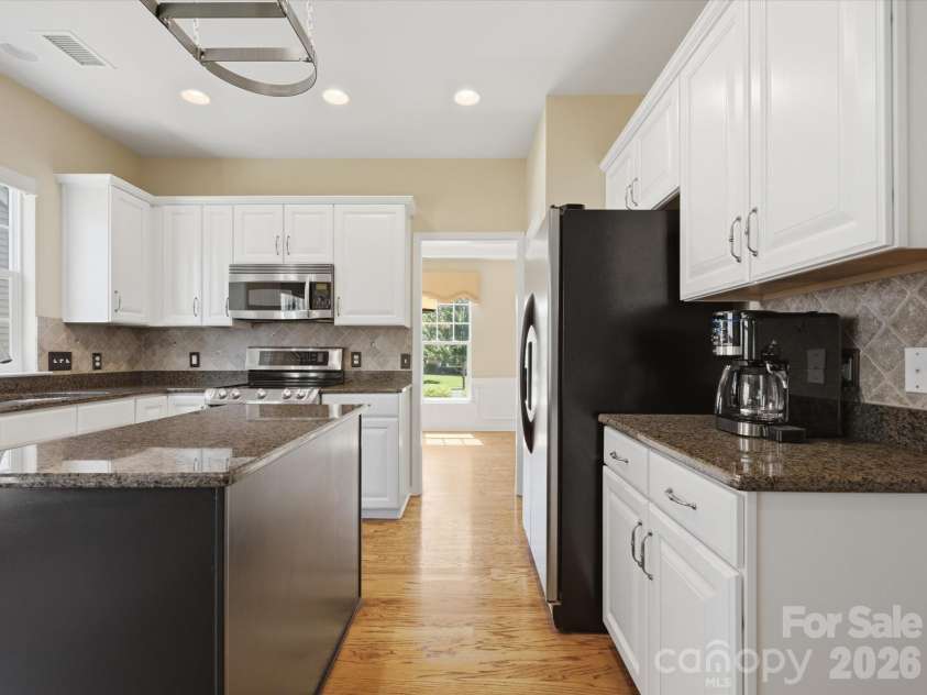 6747 Fieldstone Manor Drive, Matthews, NC 28105.  MLS# CAR4396924, YatesRealty ID 34626. 