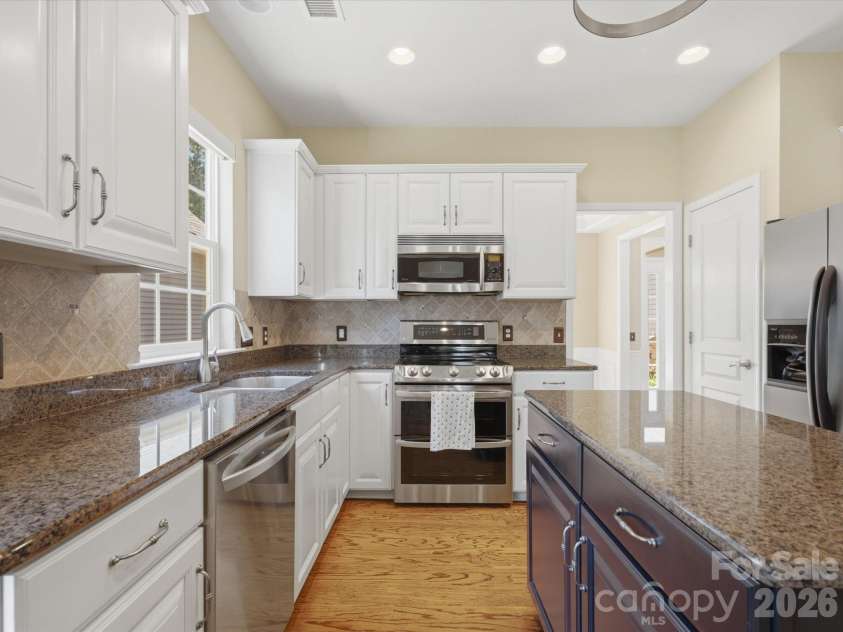 6747 Fieldstone Manor Drive, Matthews, NC 28105.  MLS# CAR4396924, YatesRealty ID 34626. 