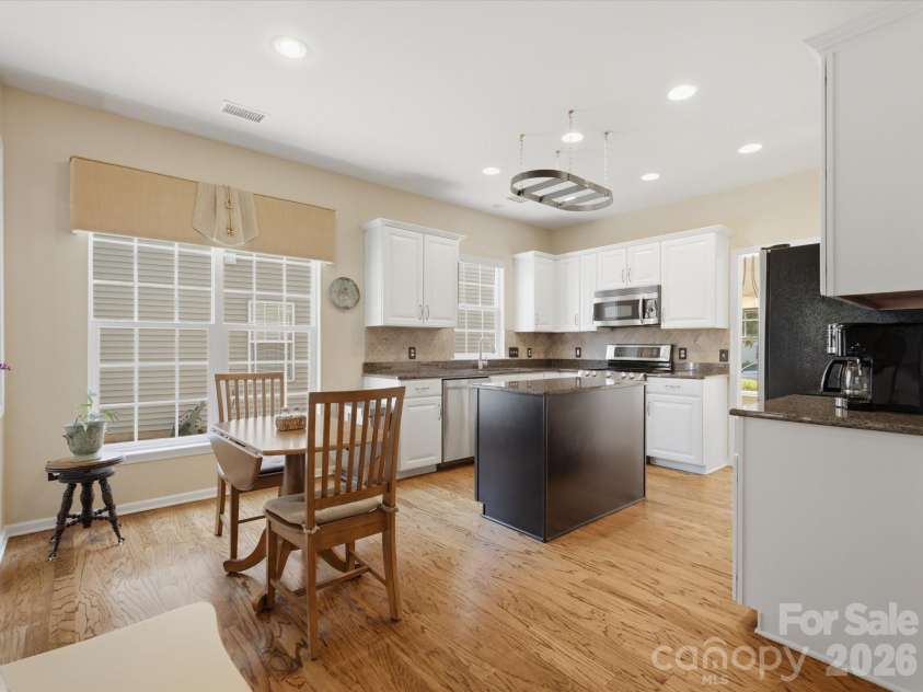 6747 Fieldstone Manor Drive, Matthews, NC 28105.  MLS# CAR4396924, YatesRealty ID 34626. 